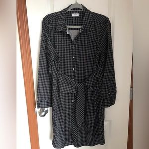 Untuckit  size 16 dress.